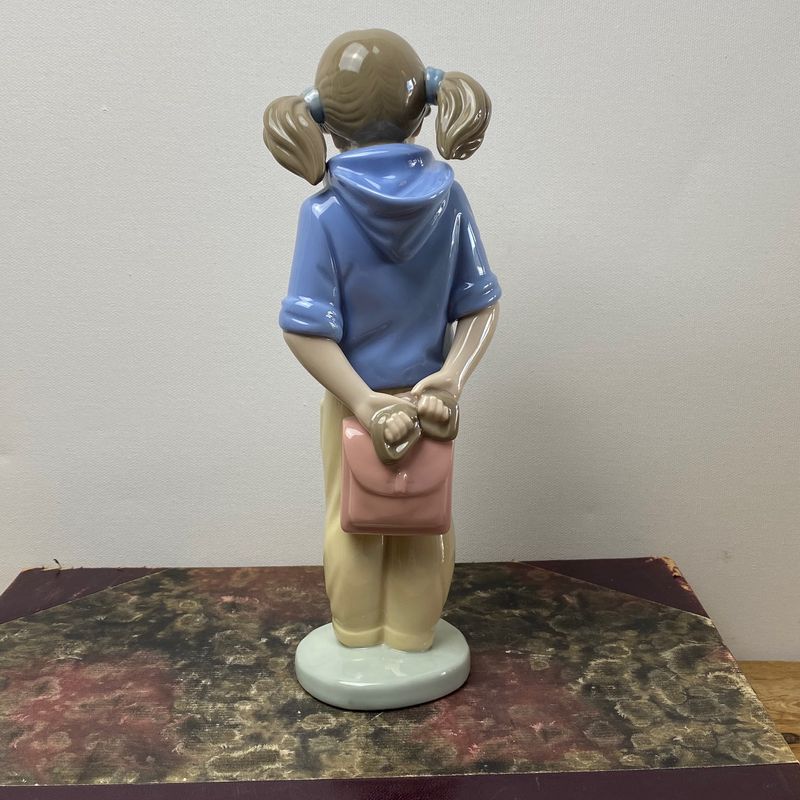 Lladro, jente med musefletter
