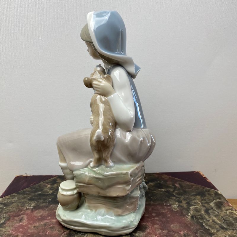 Lladro, jente med hund
