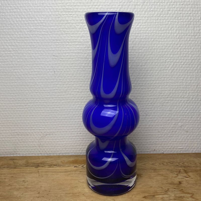 Magnor, blå/hvit vase